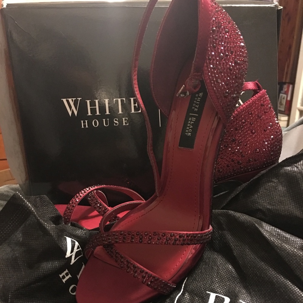 Gorgeous WHBM Burgundy heels!